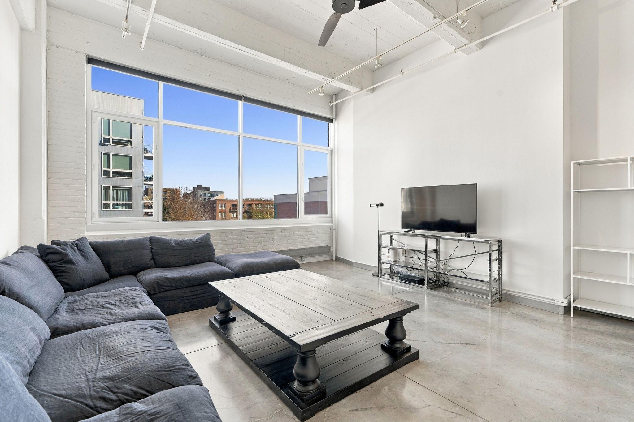 700 Washington Avenue N 420 Property Photo 1
