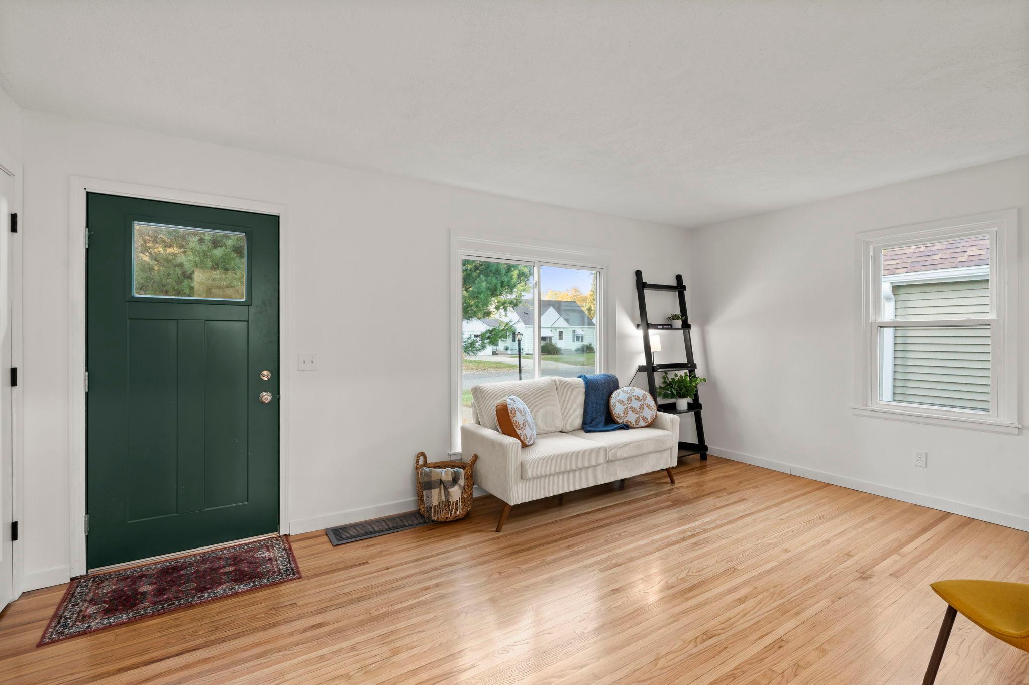4740 Edgewood Avenue N Property Photo 3