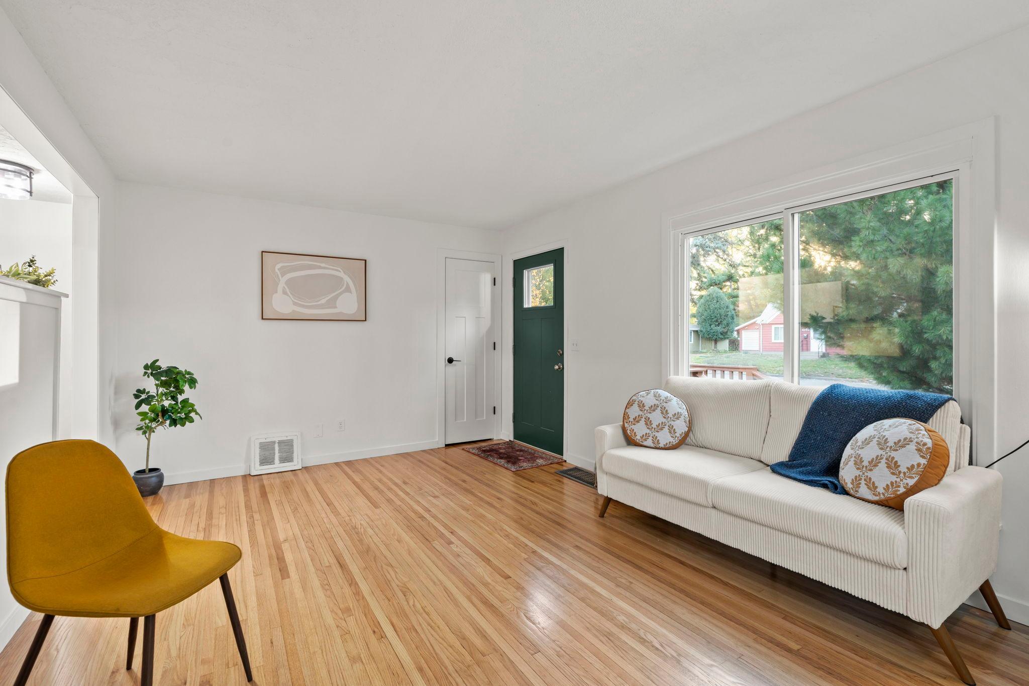 4740 Edgewood Avenue N Property Photo 5