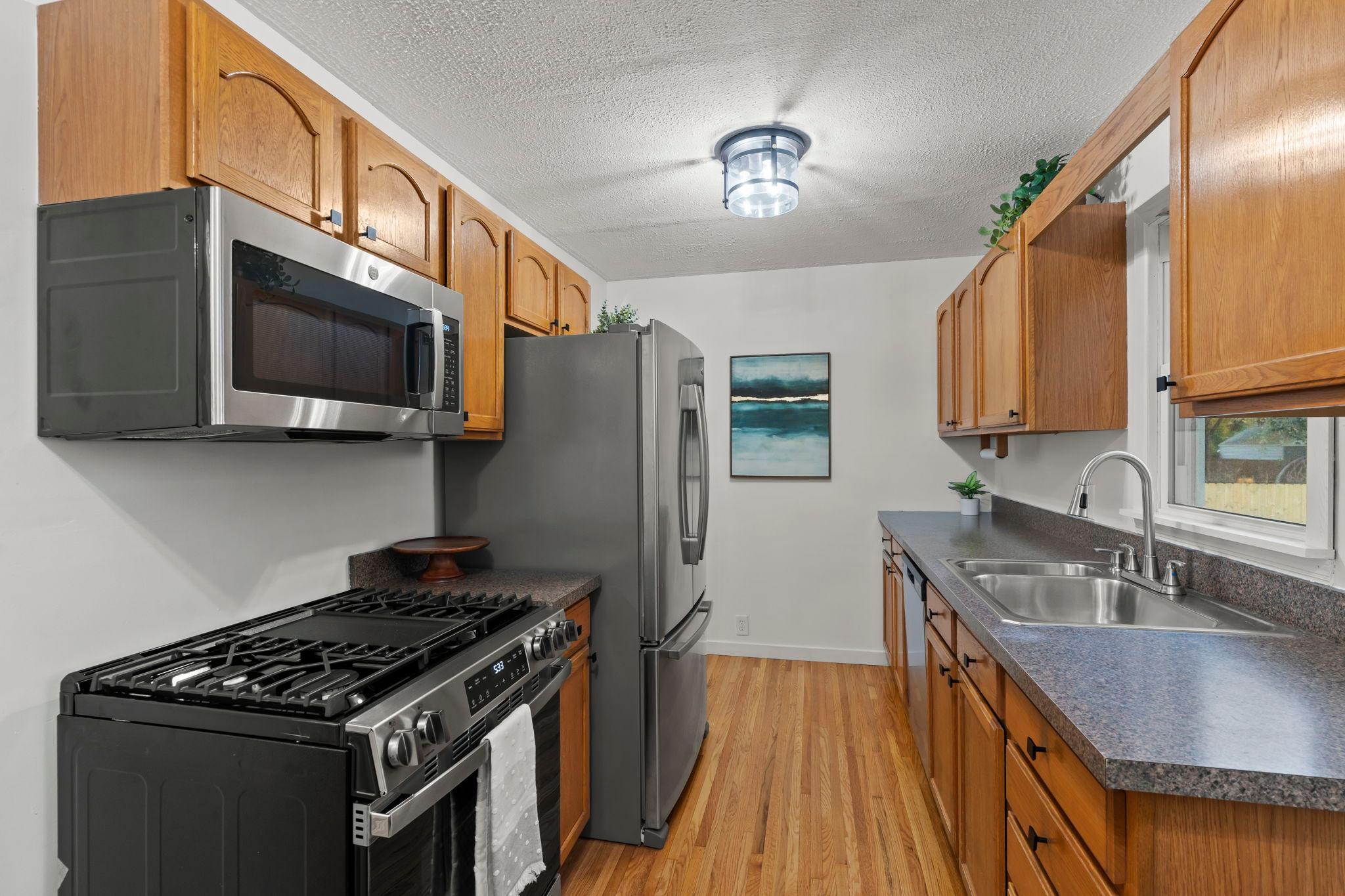 4740 Edgewood Avenue N Property Photo 17