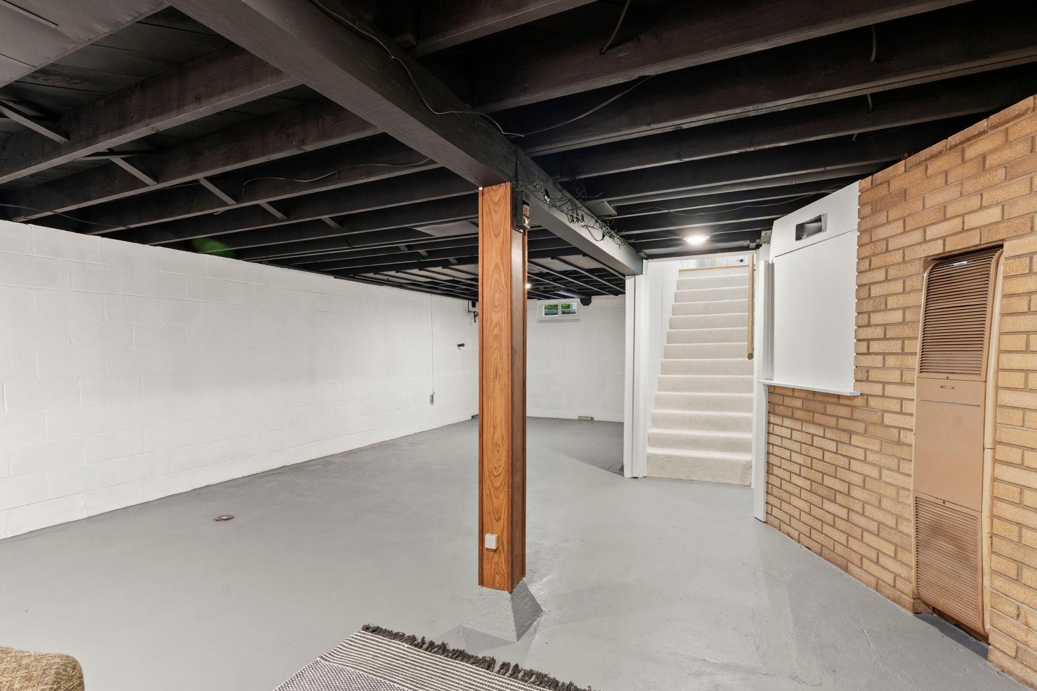 4740 Edgewood Avenue N Property Photo 30