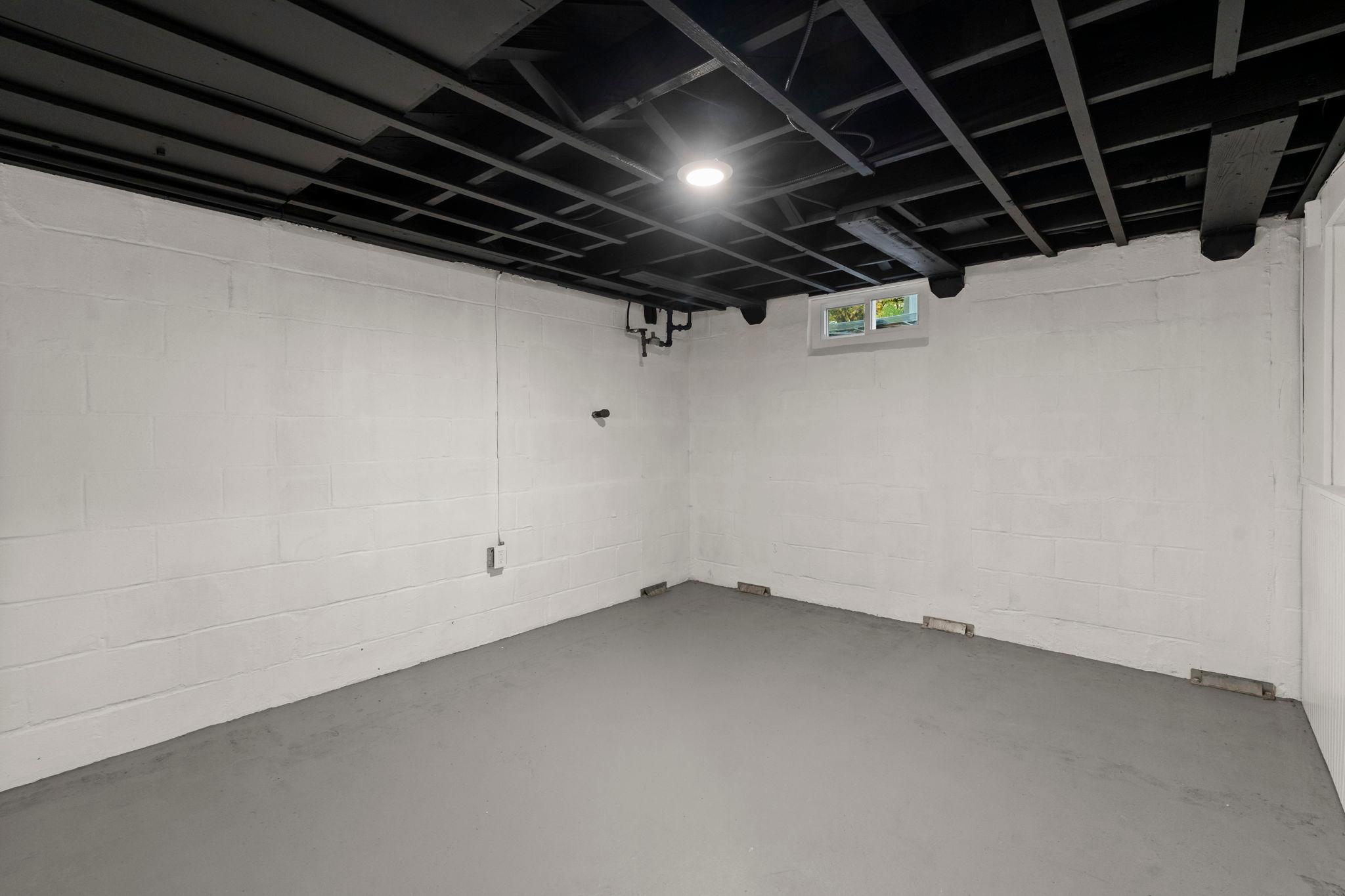 4740 Edgewood Avenue N Property Photo 31
