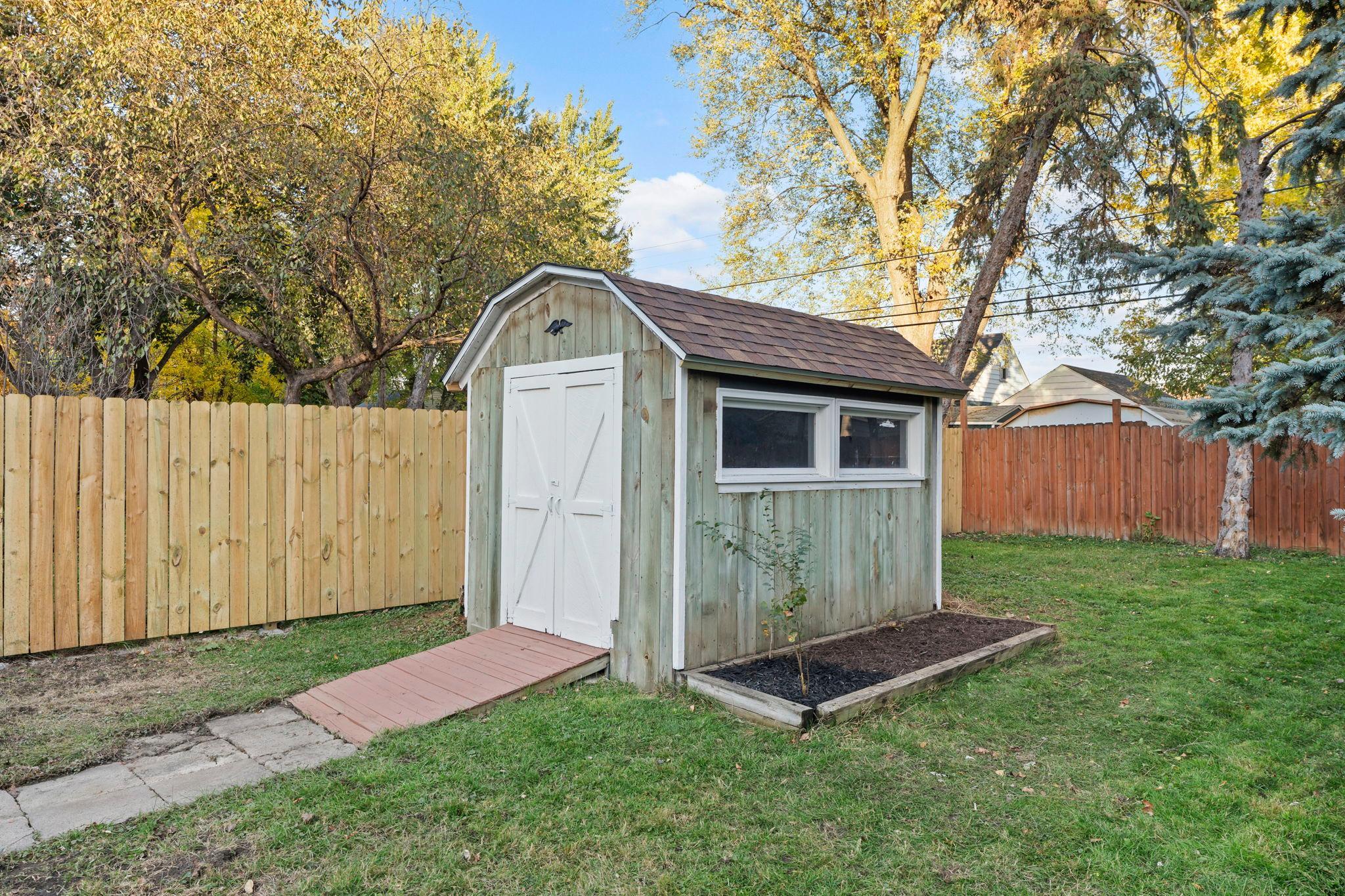4740 Edgewood Avenue N Property Photo 42