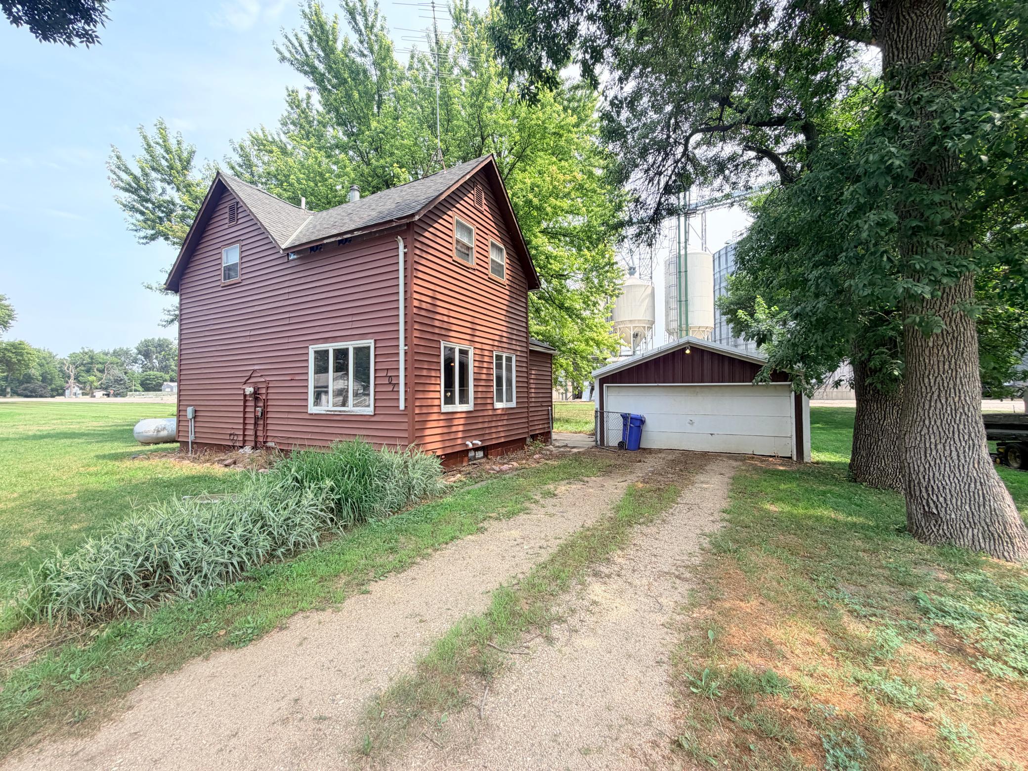 107 S Buckingham Street Property Photo 1