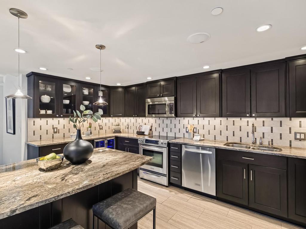 1225 Lasalle Avenue 1503 Property Photo 1
