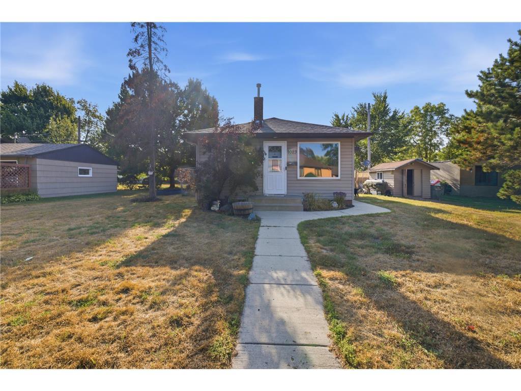 1023 8th Avenue Ne Property Photo 1