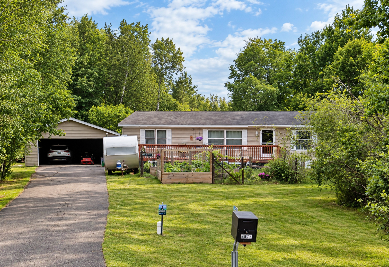 6979 Fox Road Property Photo 1