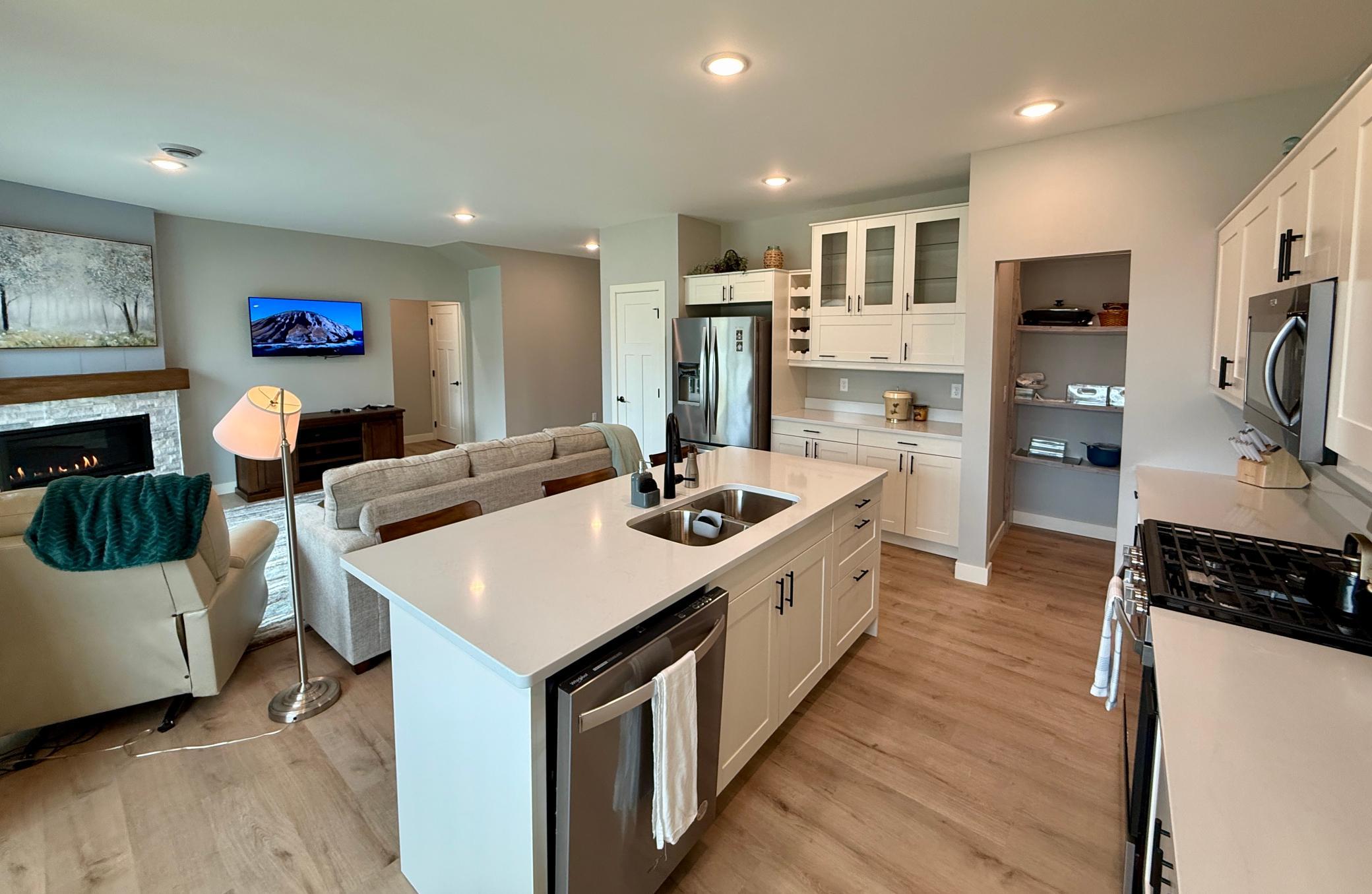 329 Martinson Boulevard Property Photo 8
