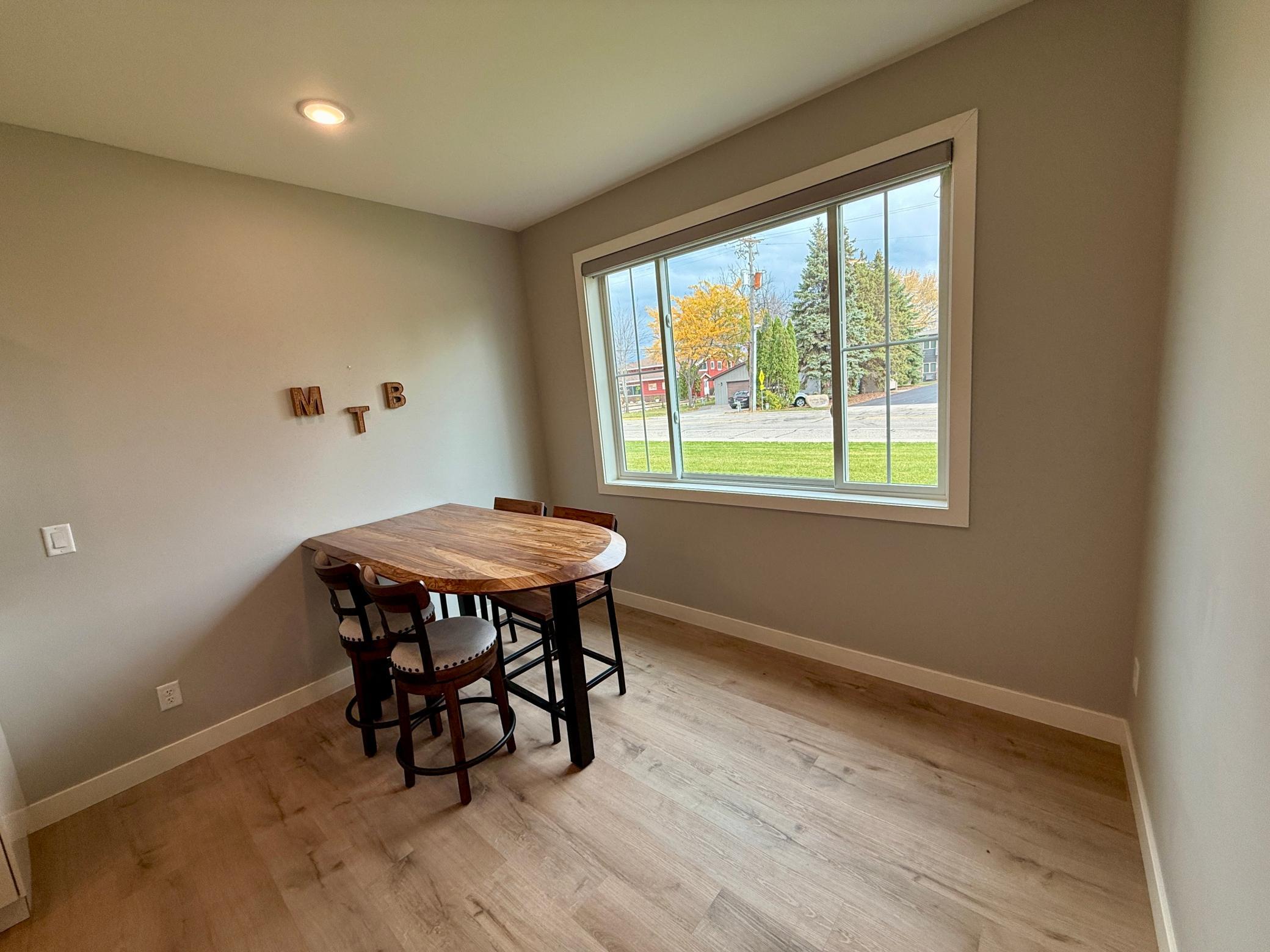 329 Martinson Boulevard Property Photo 10