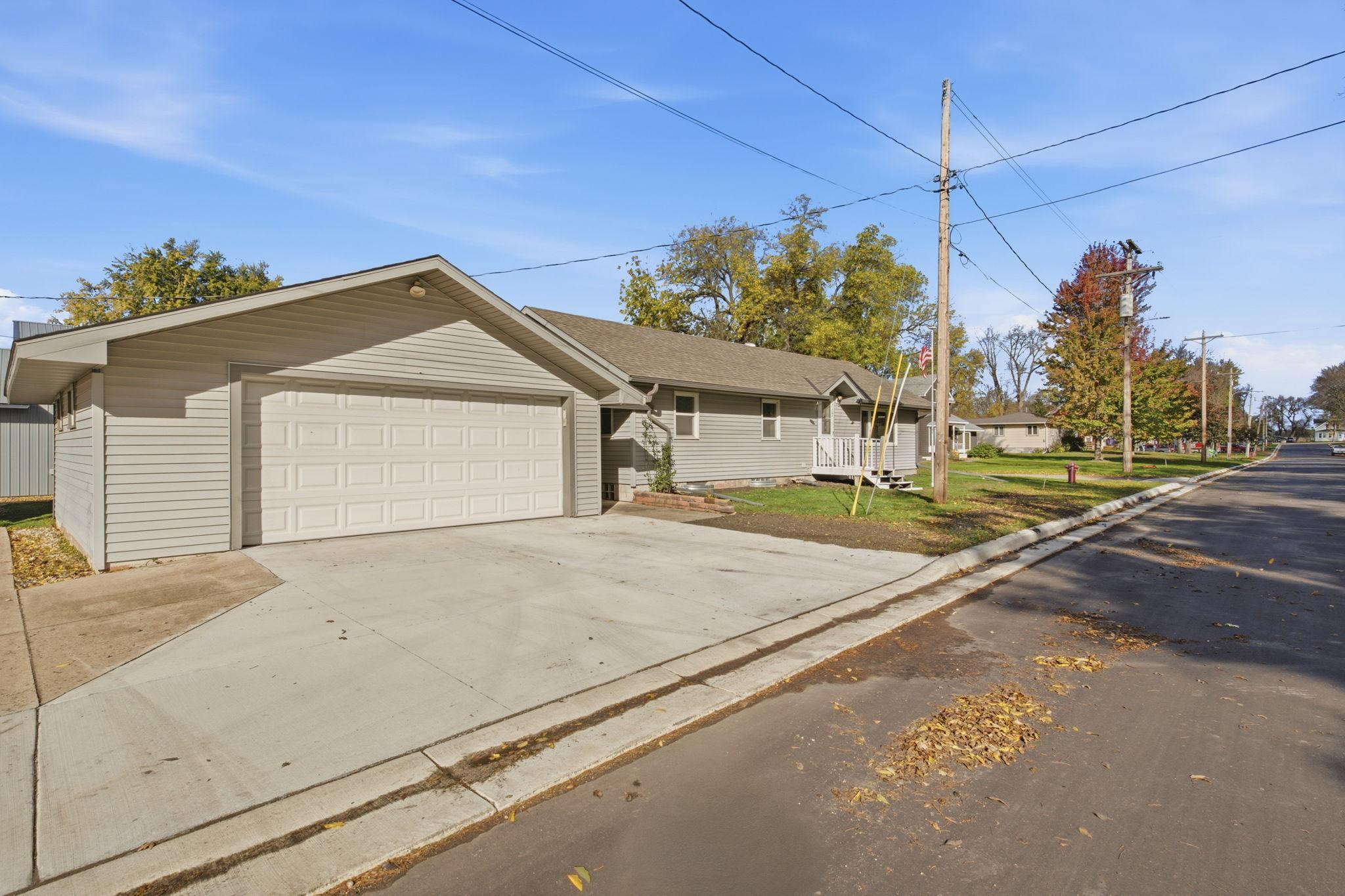 117 3rd Street N Property Photo 1