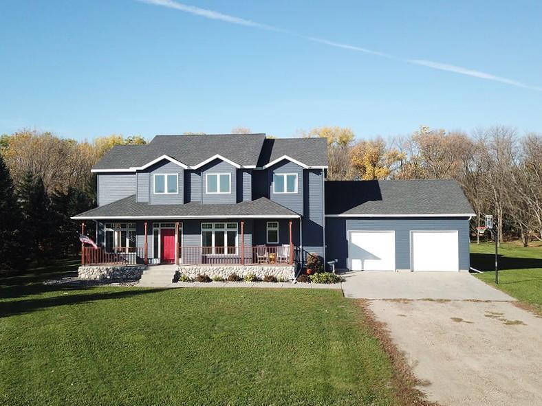 7589 40 Street N Property Photo 1