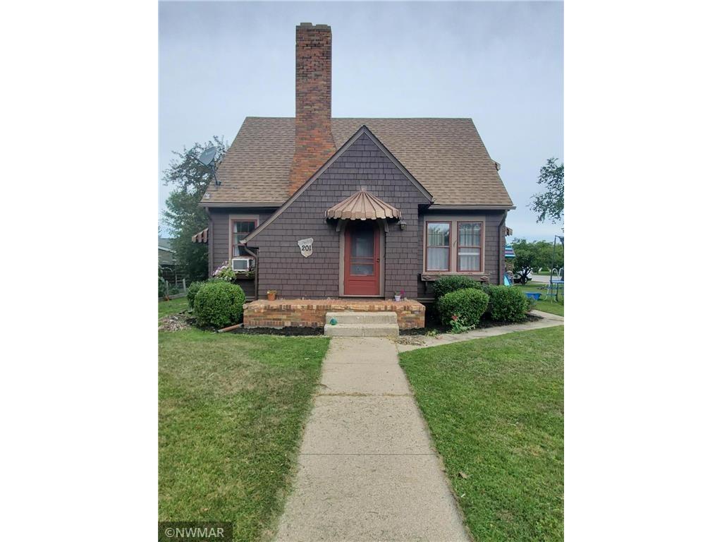 201 Lincoln Avenue W Property Photo 1