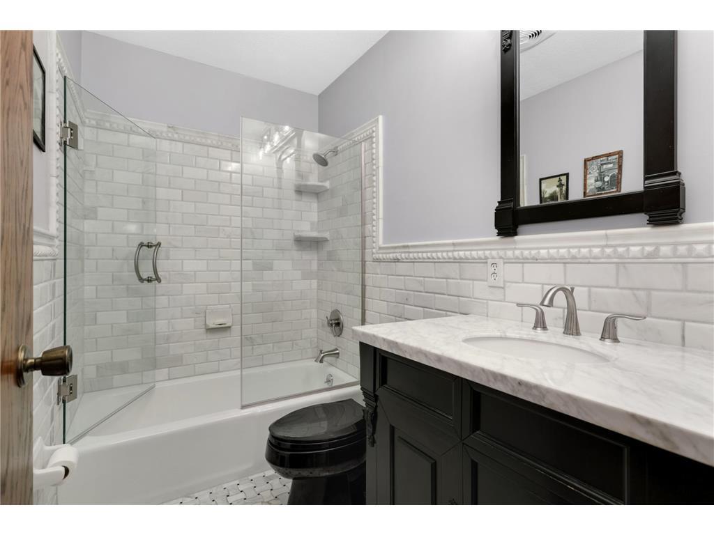 10250 Berkshire Road Property Photo 17