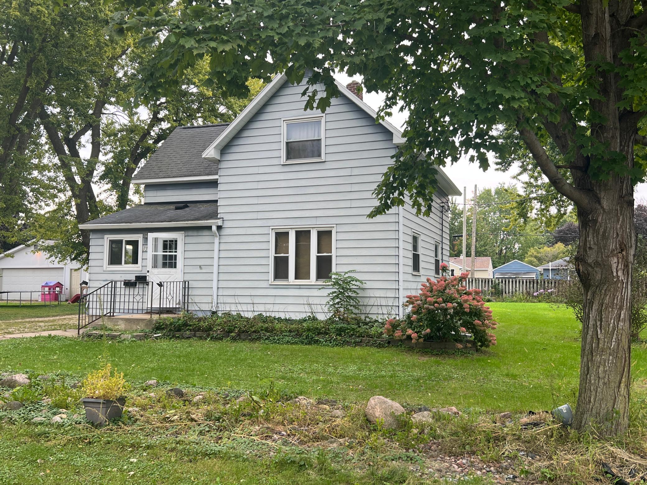 1710 E Oakland Avenue Property Photo 1