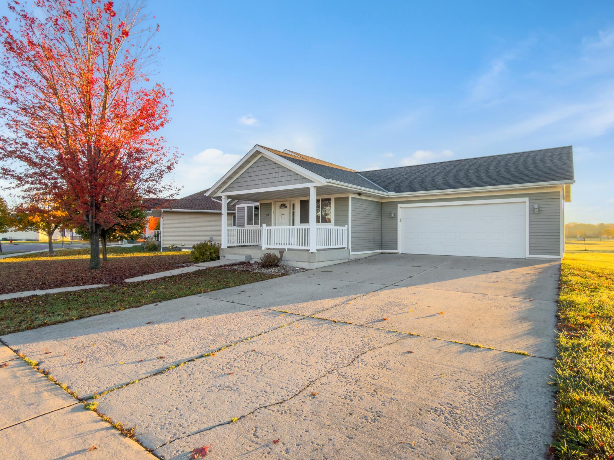 528 Pfaender Drive Property Photo 1