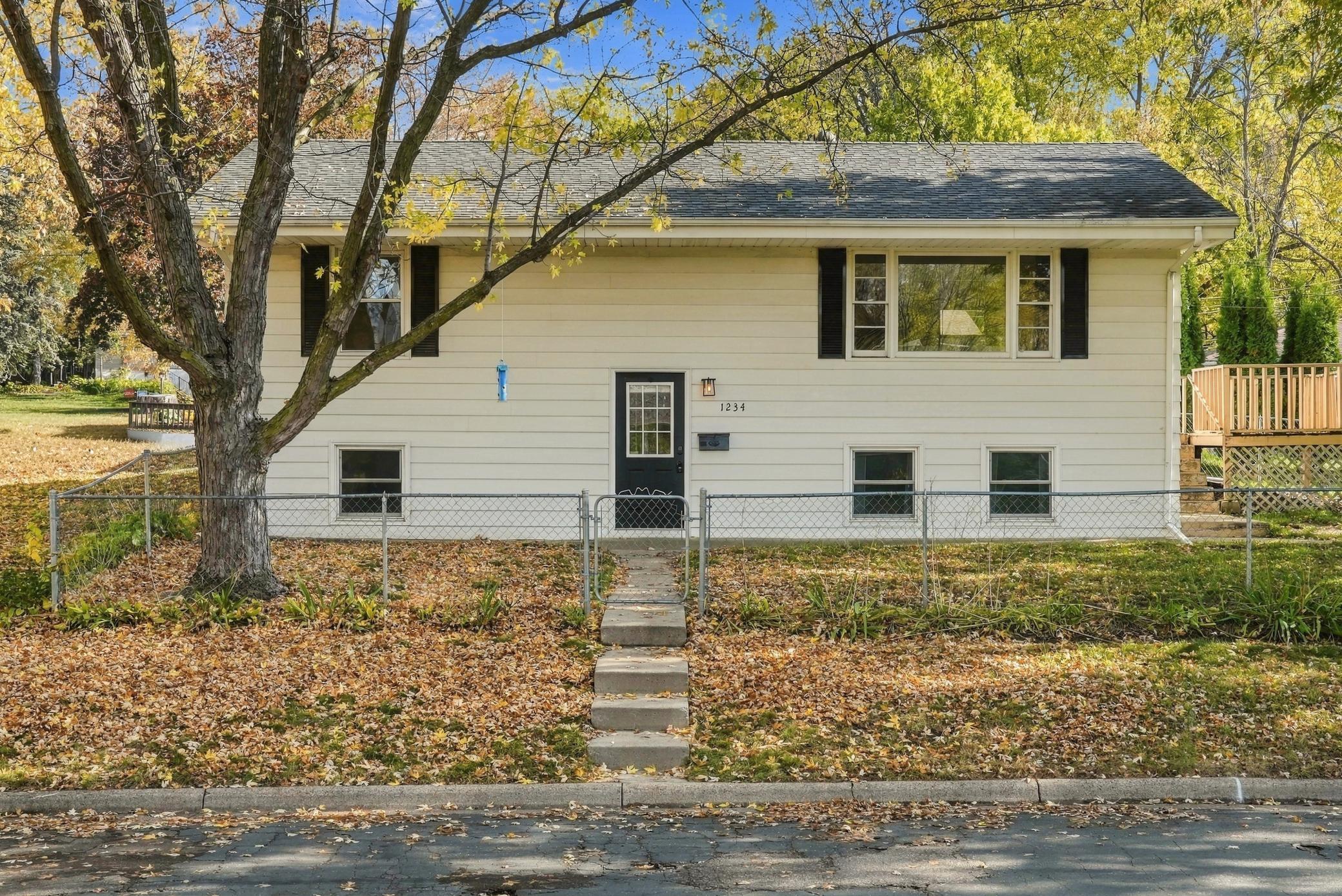 1234 43 1/2 Avenue Ne Property Photo 1