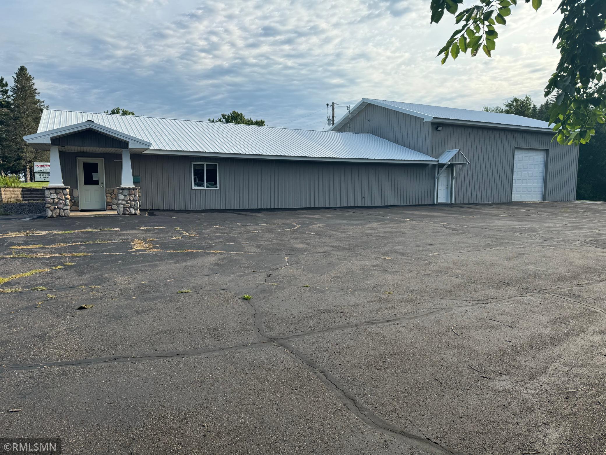 1828 Highway 65 Property Photo 3