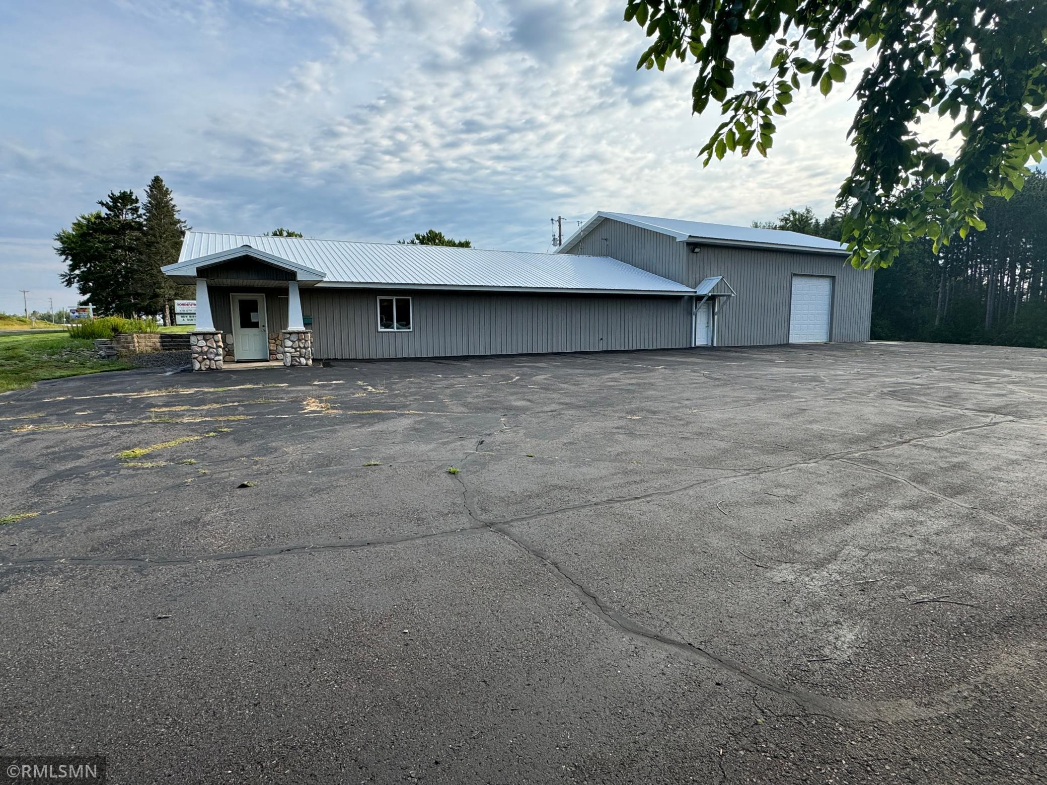1828 Highway 65 Property Photo 4