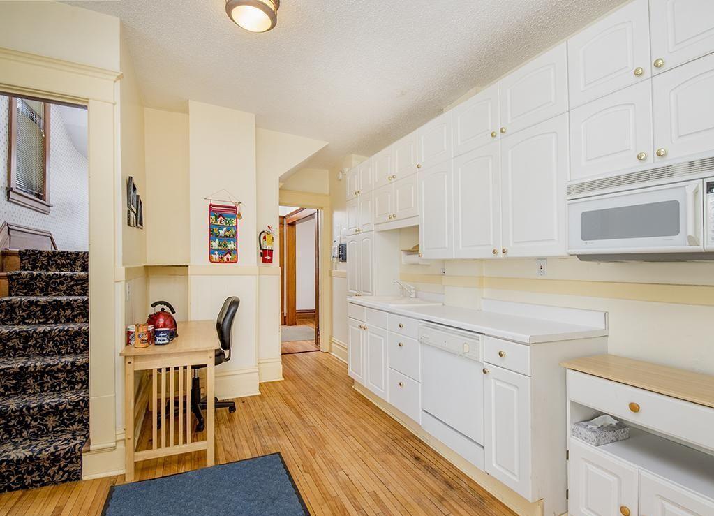 1678 Selby Avenue Property Photo 18
