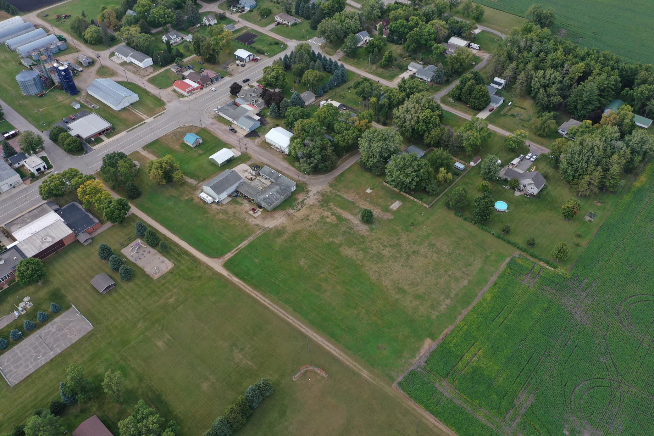 ______ Railroad Avenue Property Photo 9