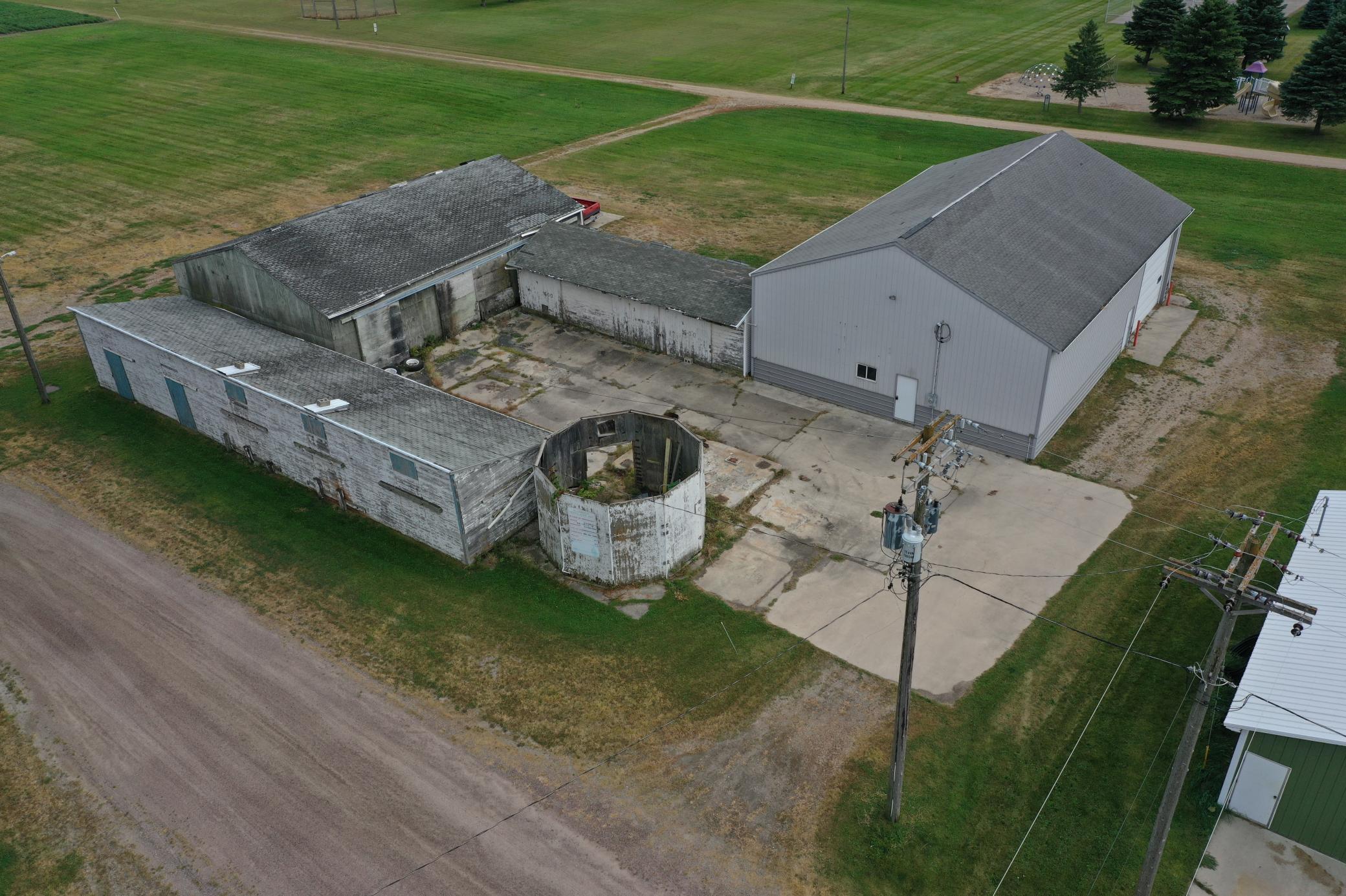 ______ Railroad Avenue Property Photo 13