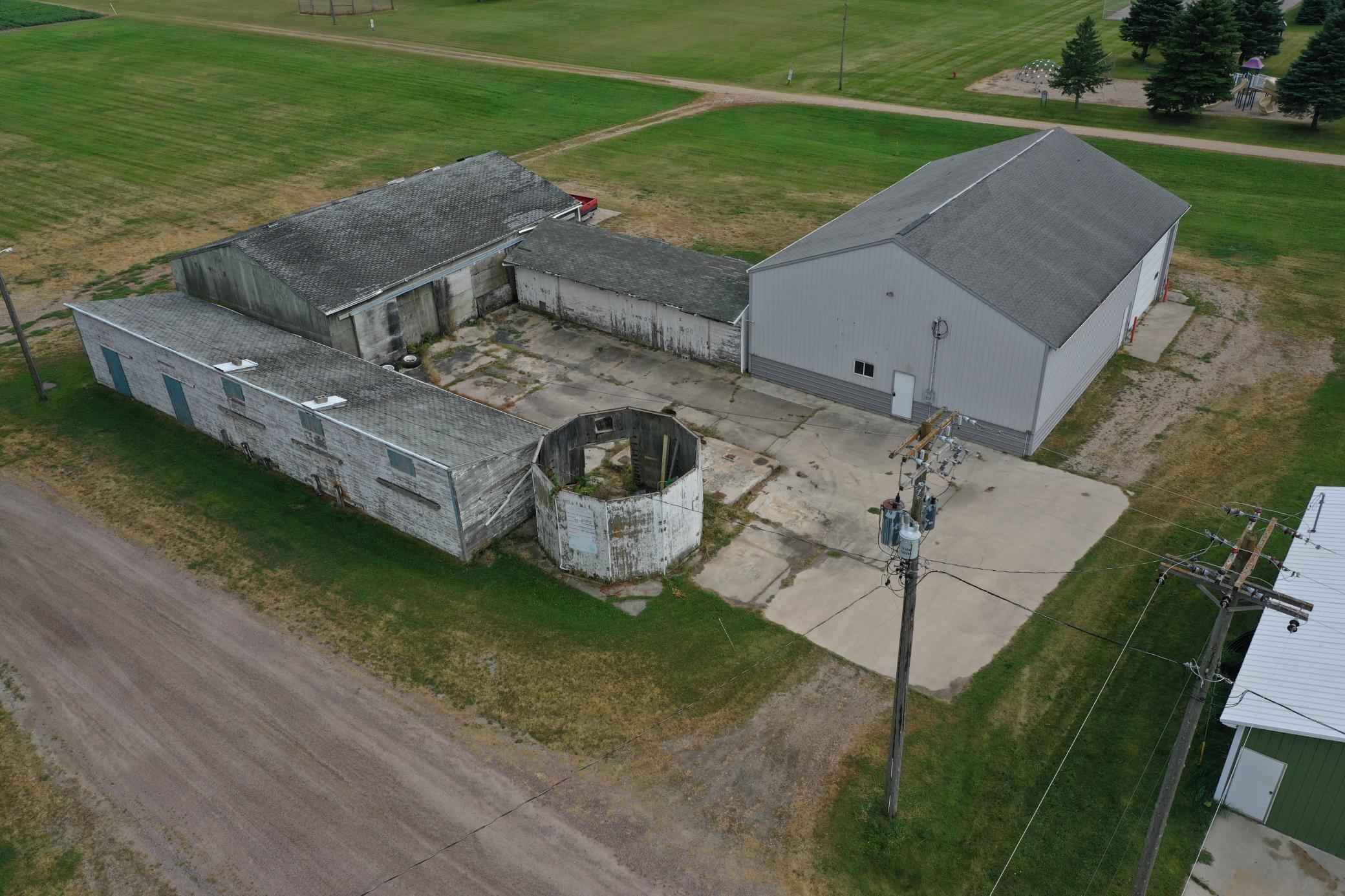 ______ Railroad Avenue Property Photo 14