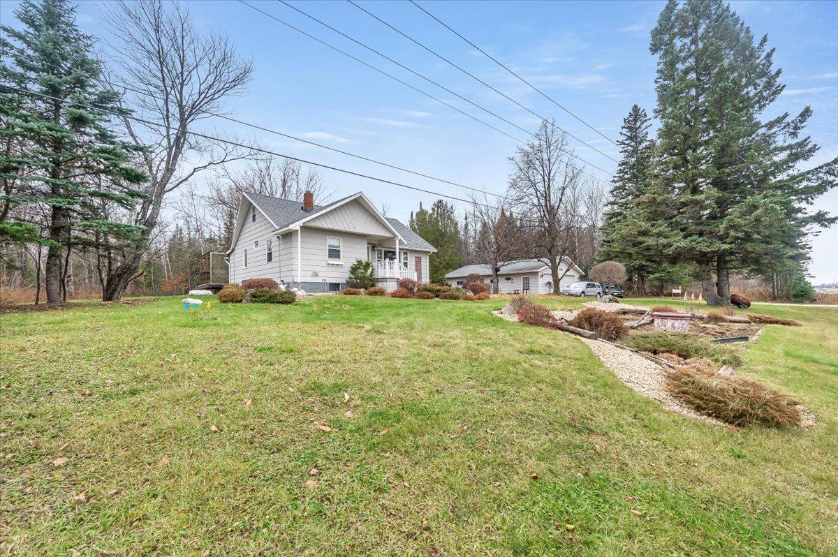 5480 Miller Trunk Highway Property Photo 7