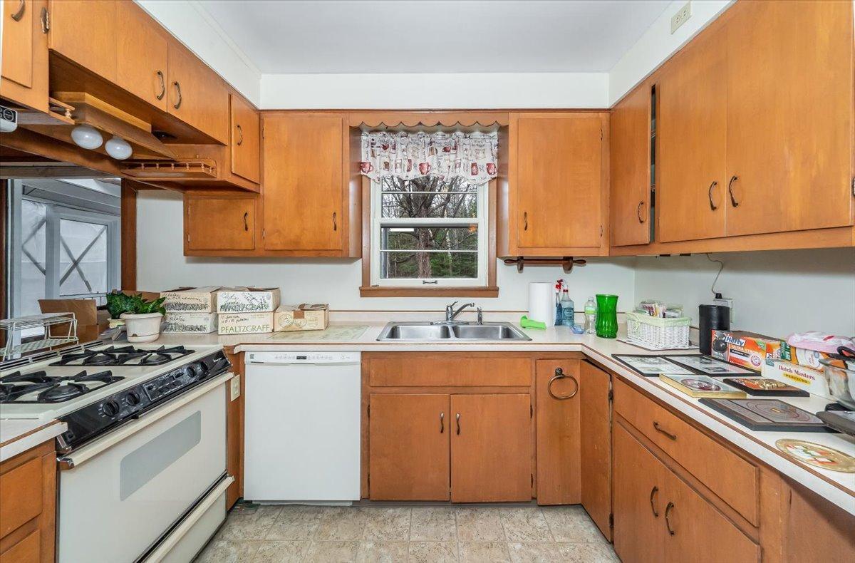 5480 Miller Trunk Highway Property Photo 13