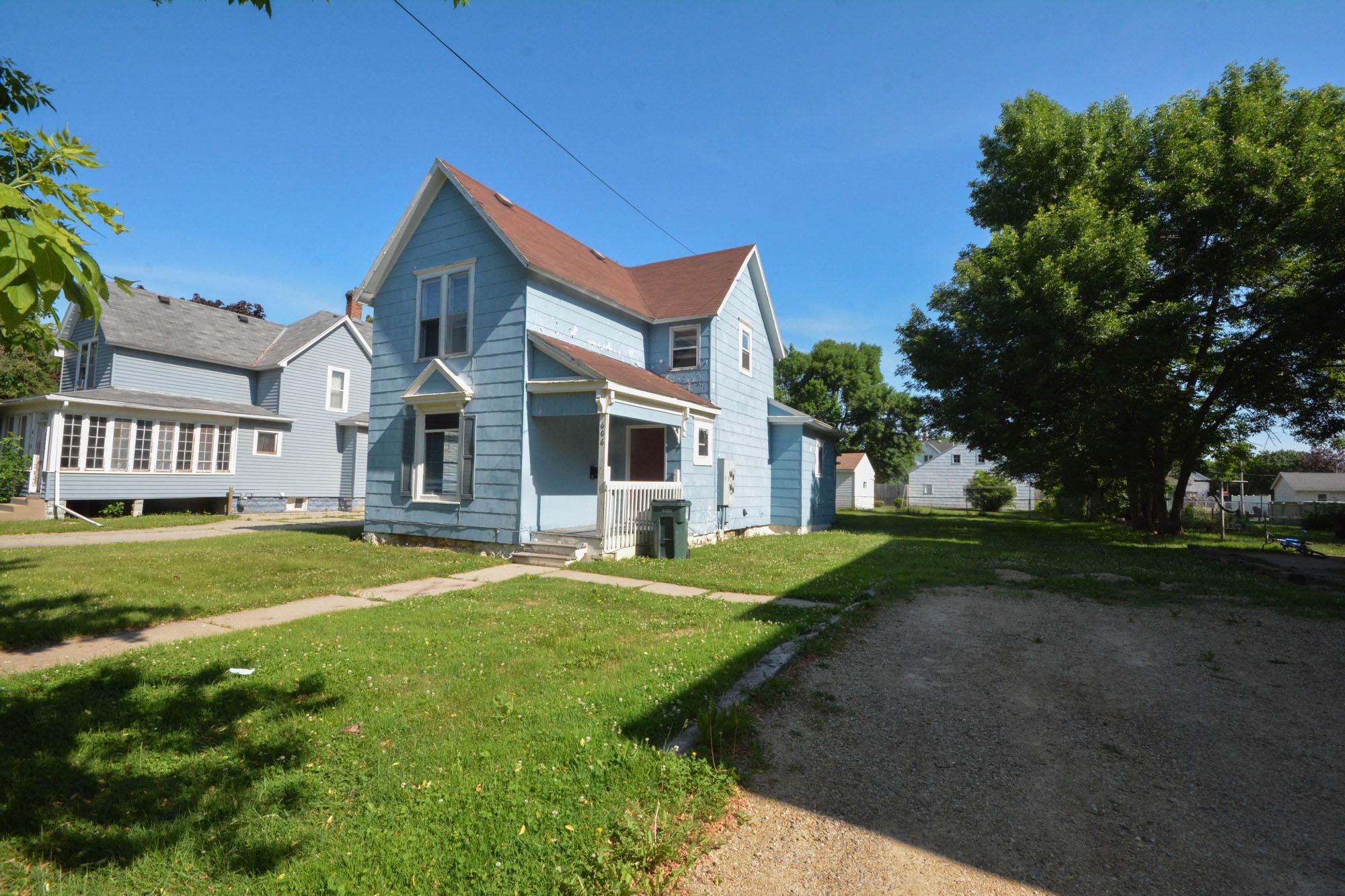 606 2nd Avenue Property Photo 1