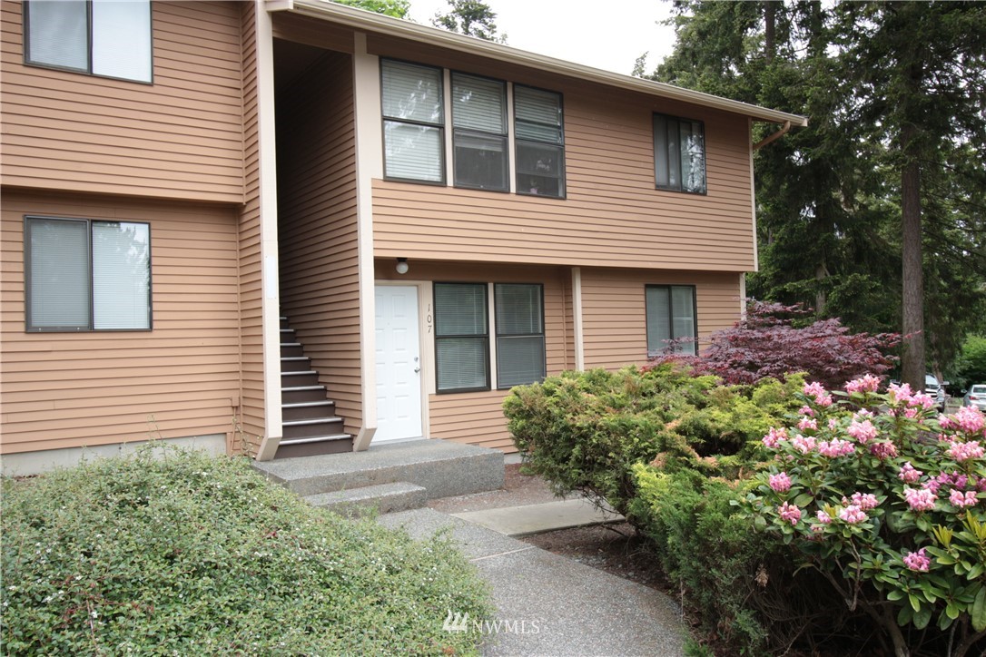 1201 Sw Harrier Circle 107 Property Photo 1