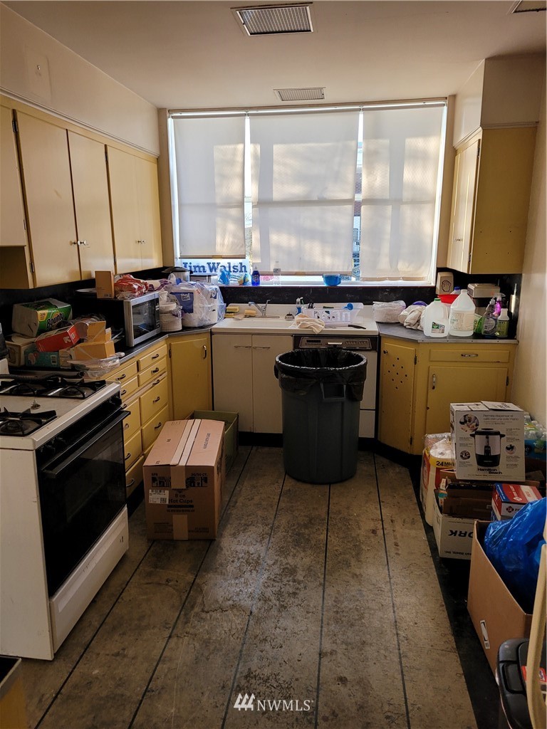 314 Academy Street Property Photo 6