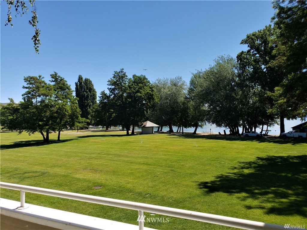 1 Beach 547-D Property Photo 1
