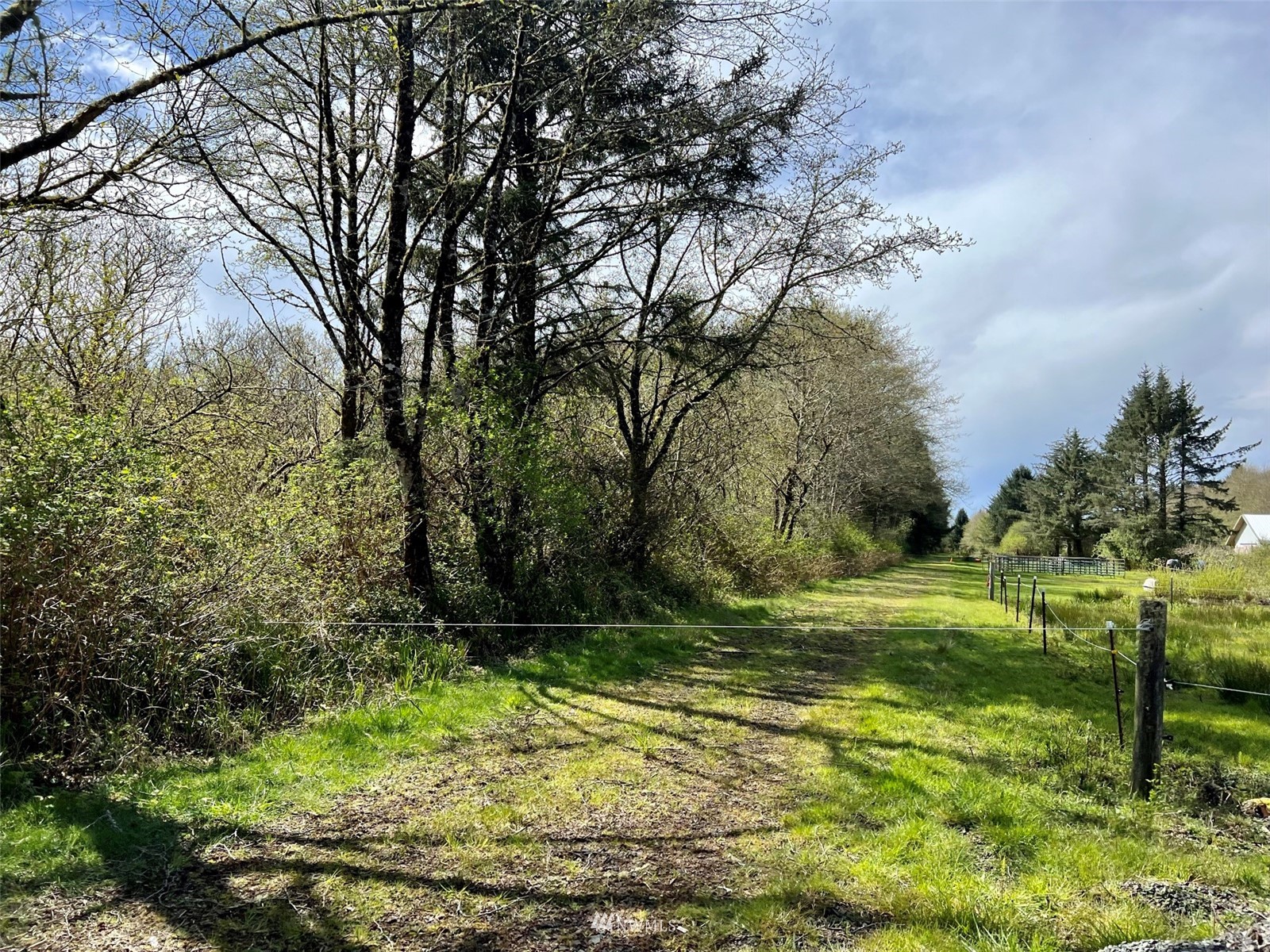30 S State Route 105 Property Photo 21