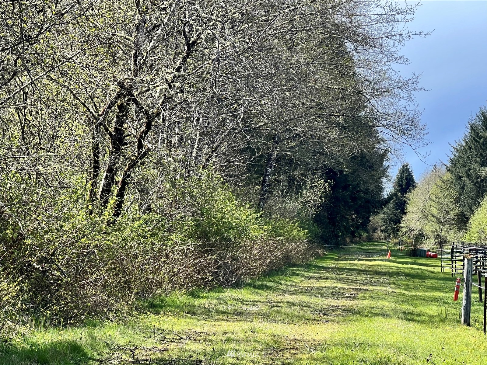30 S State Route 105 Property Photo 23