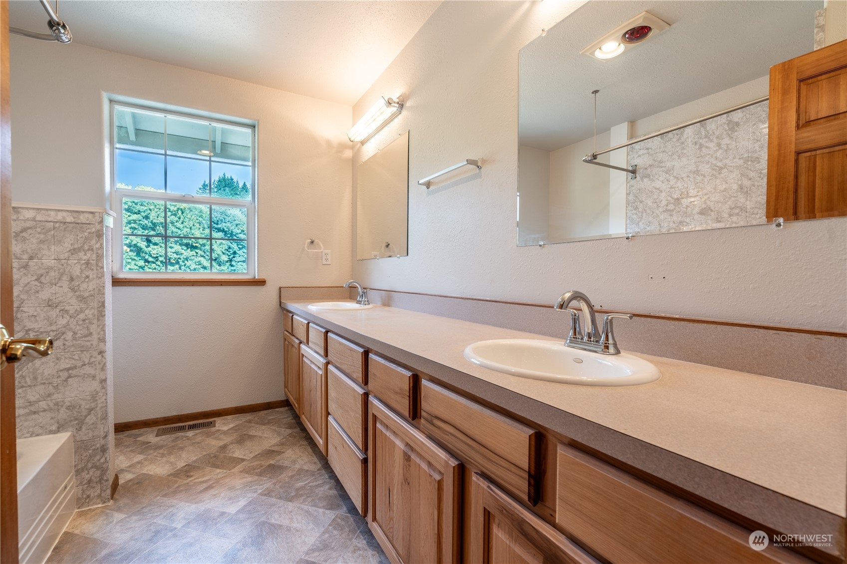 732 Satsop Road Property Photo 11