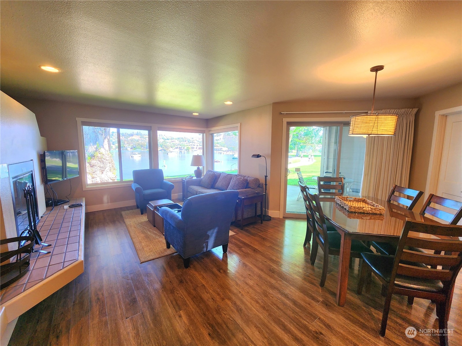 1 Beach 565-p Property Photo 2