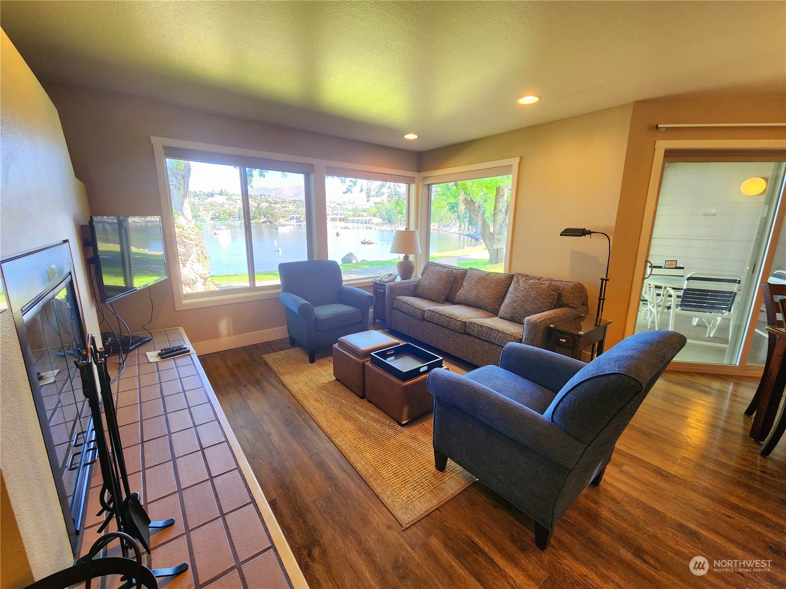 1 Beach 565-p Property Photo 5