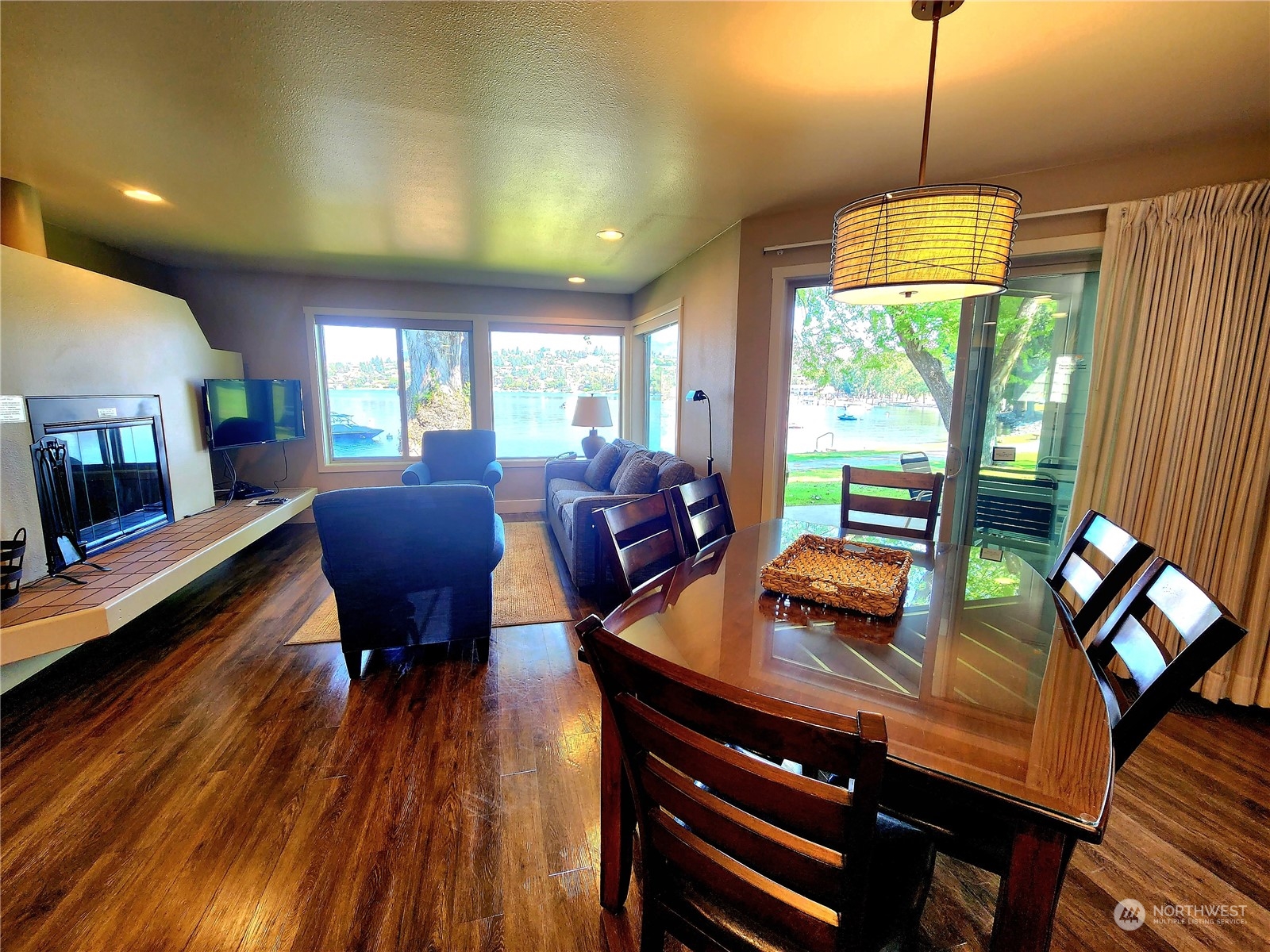 1 Beach 565-p Property Photo 8