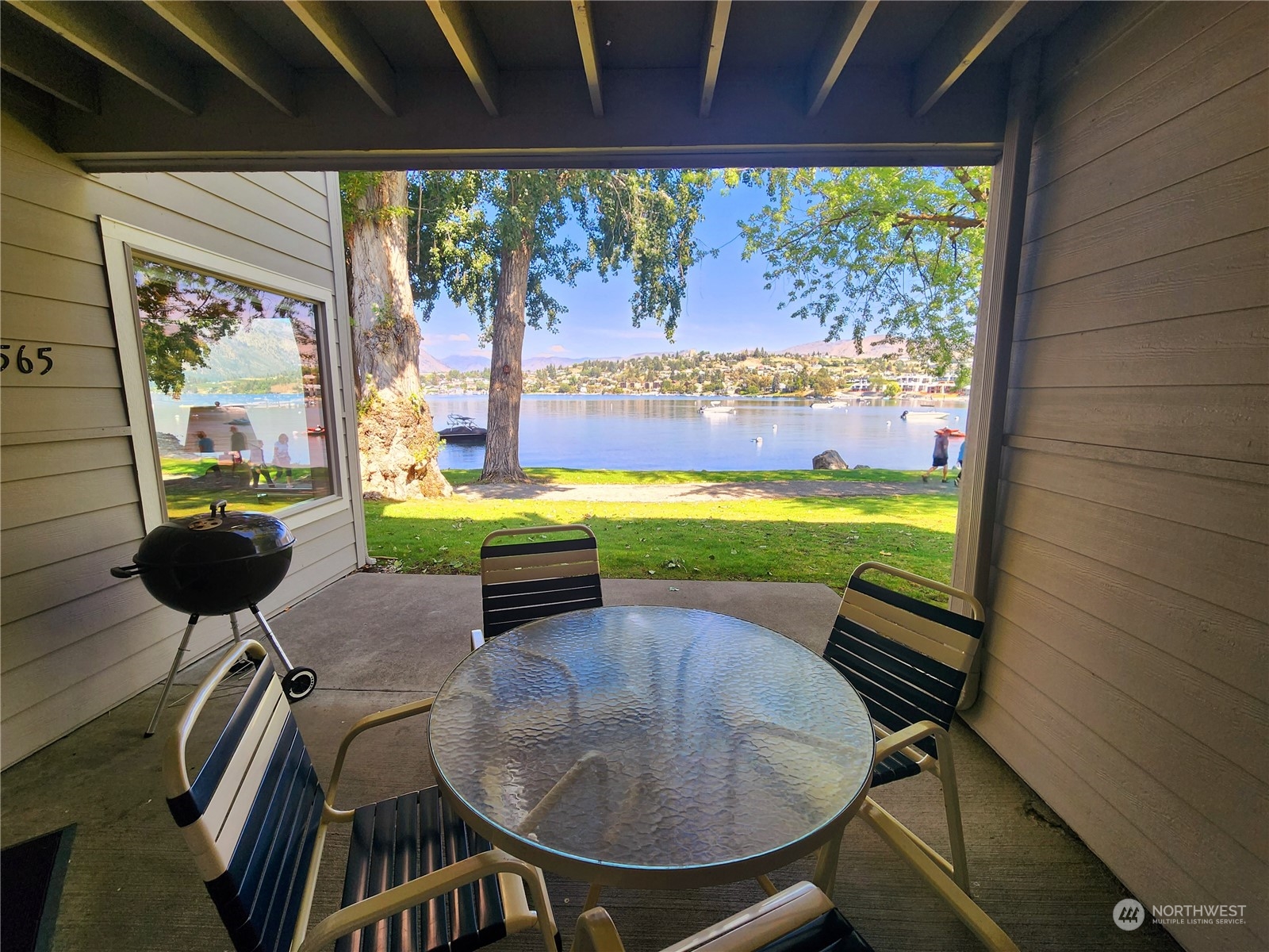 1 Beach 565-p Property Photo 16