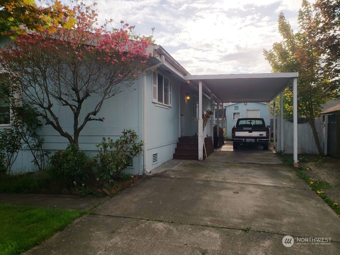 520 Willow Drive 111 Property Photo 2