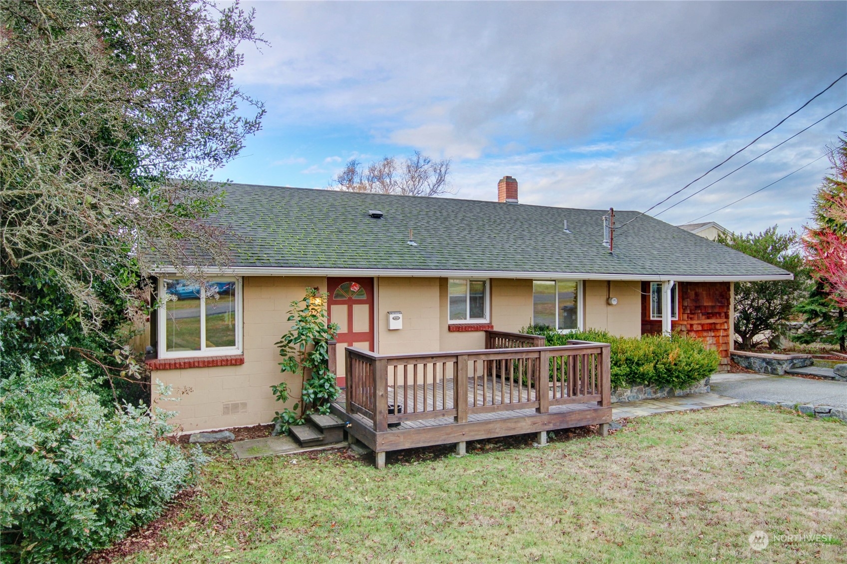 225 SE O'leary Street Property Photo 1