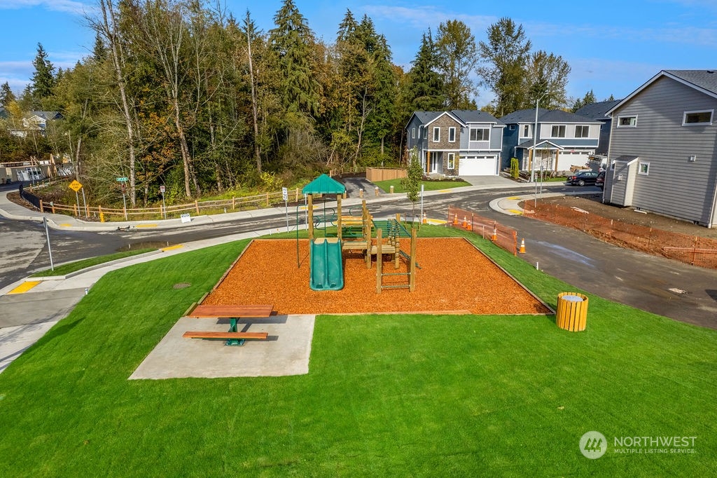 6863 88th Drive Property Photo 5