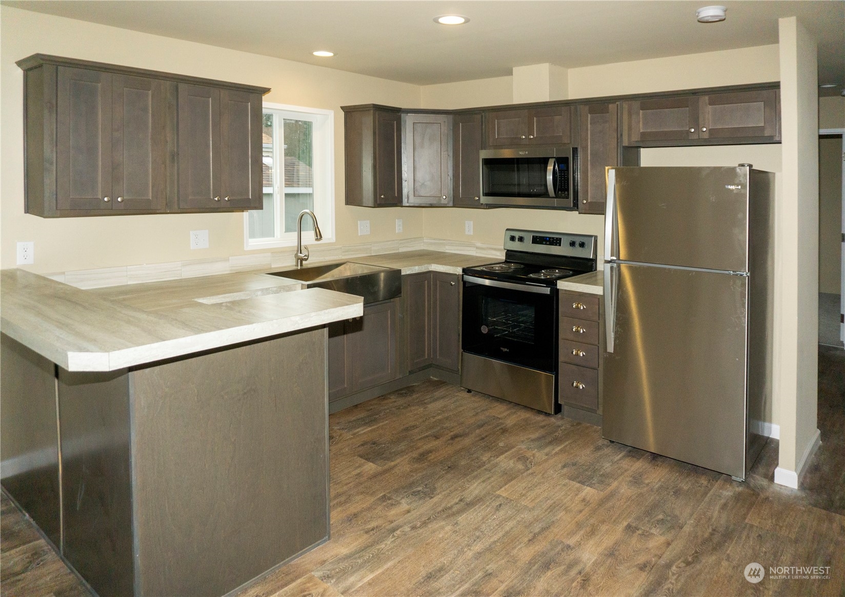 2010 Broadway Avenue 41 Property Photo 6