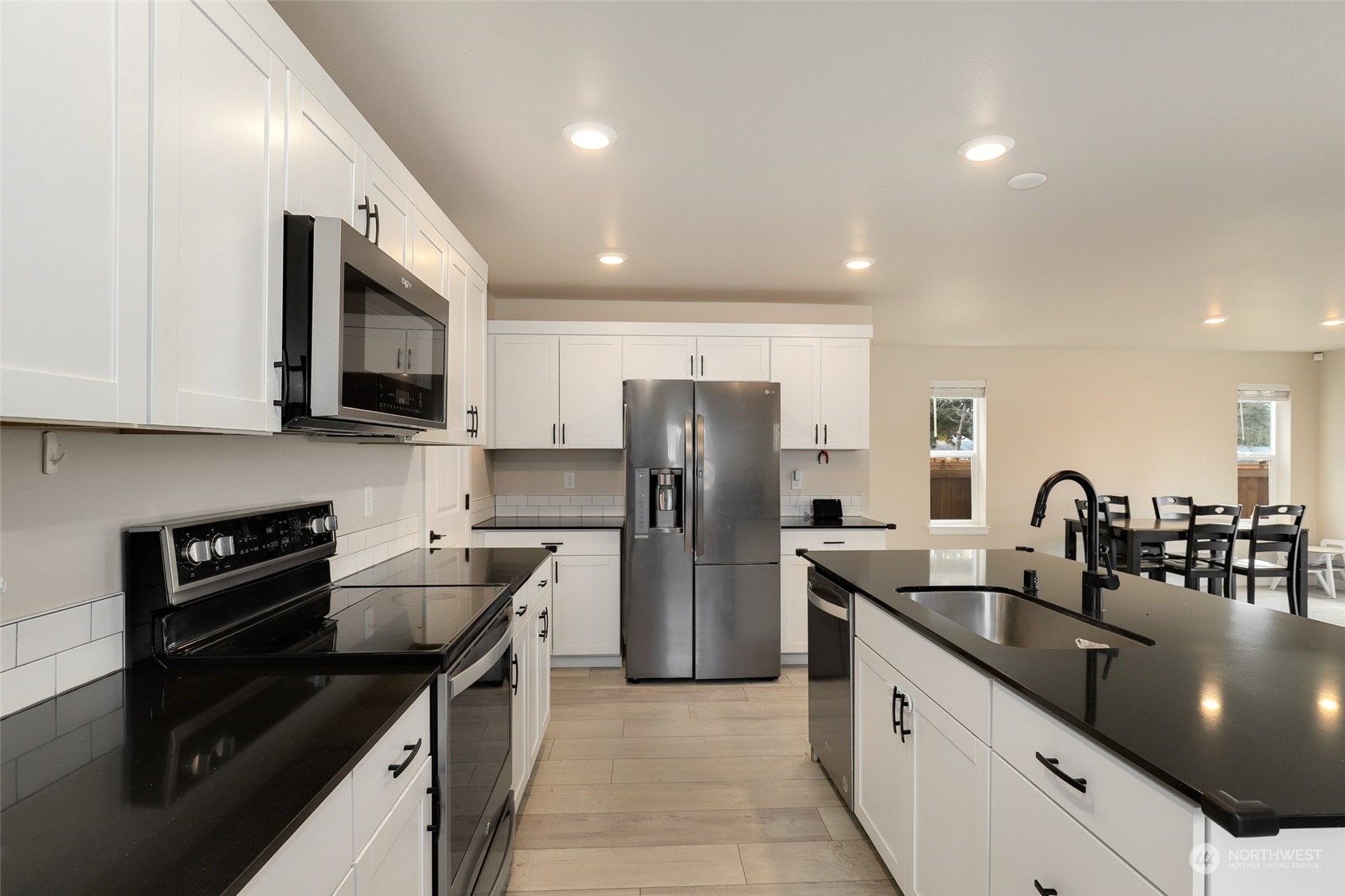 825 Vine Maple Street Property Photo 10