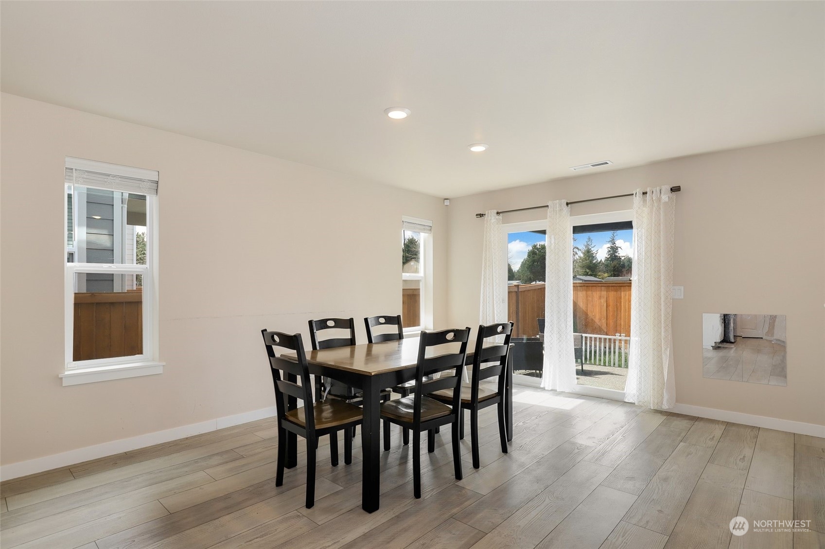 825 Vine Maple Street Property Photo 13