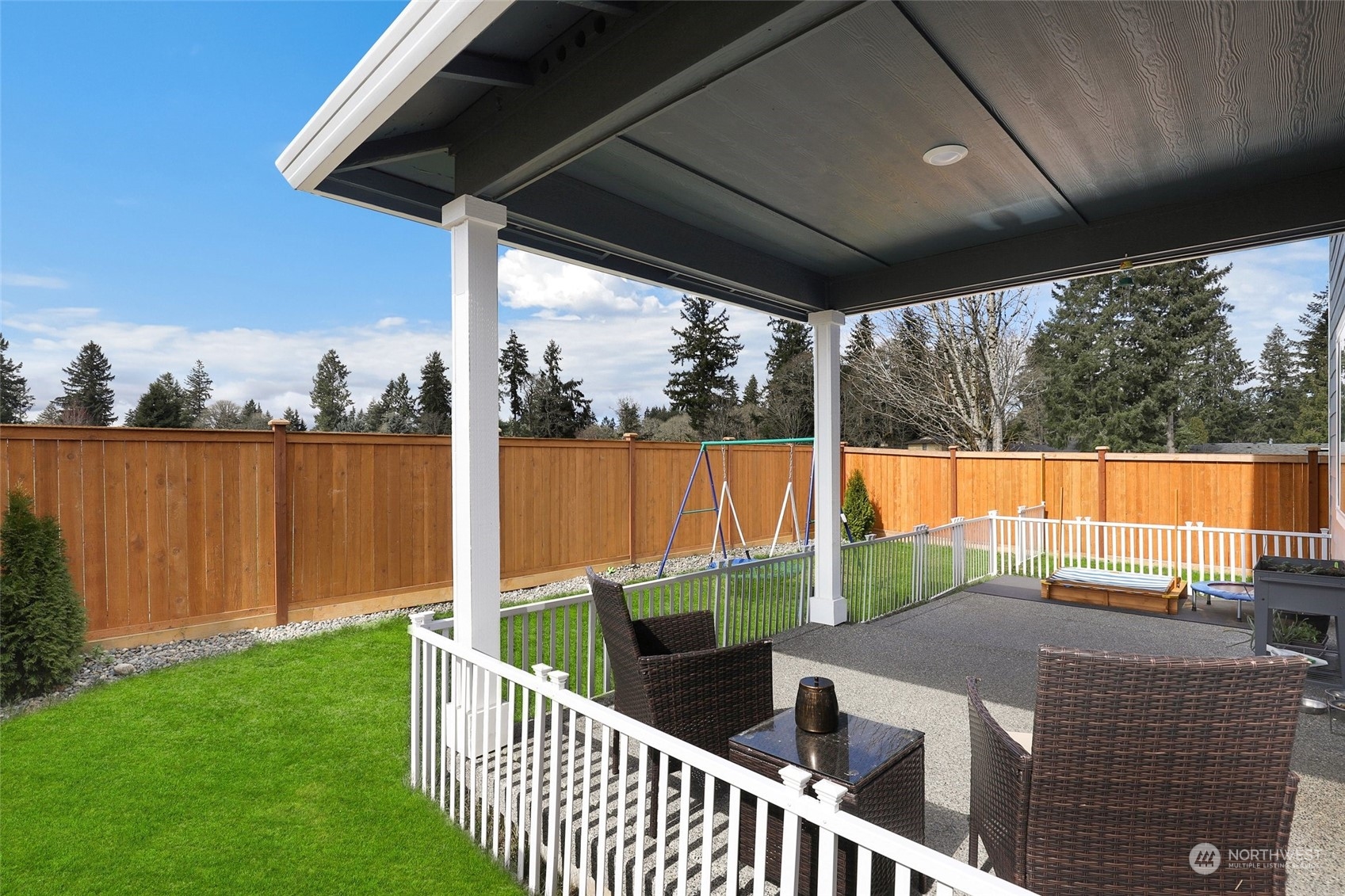 825 Vine Maple Street Property Photo 14