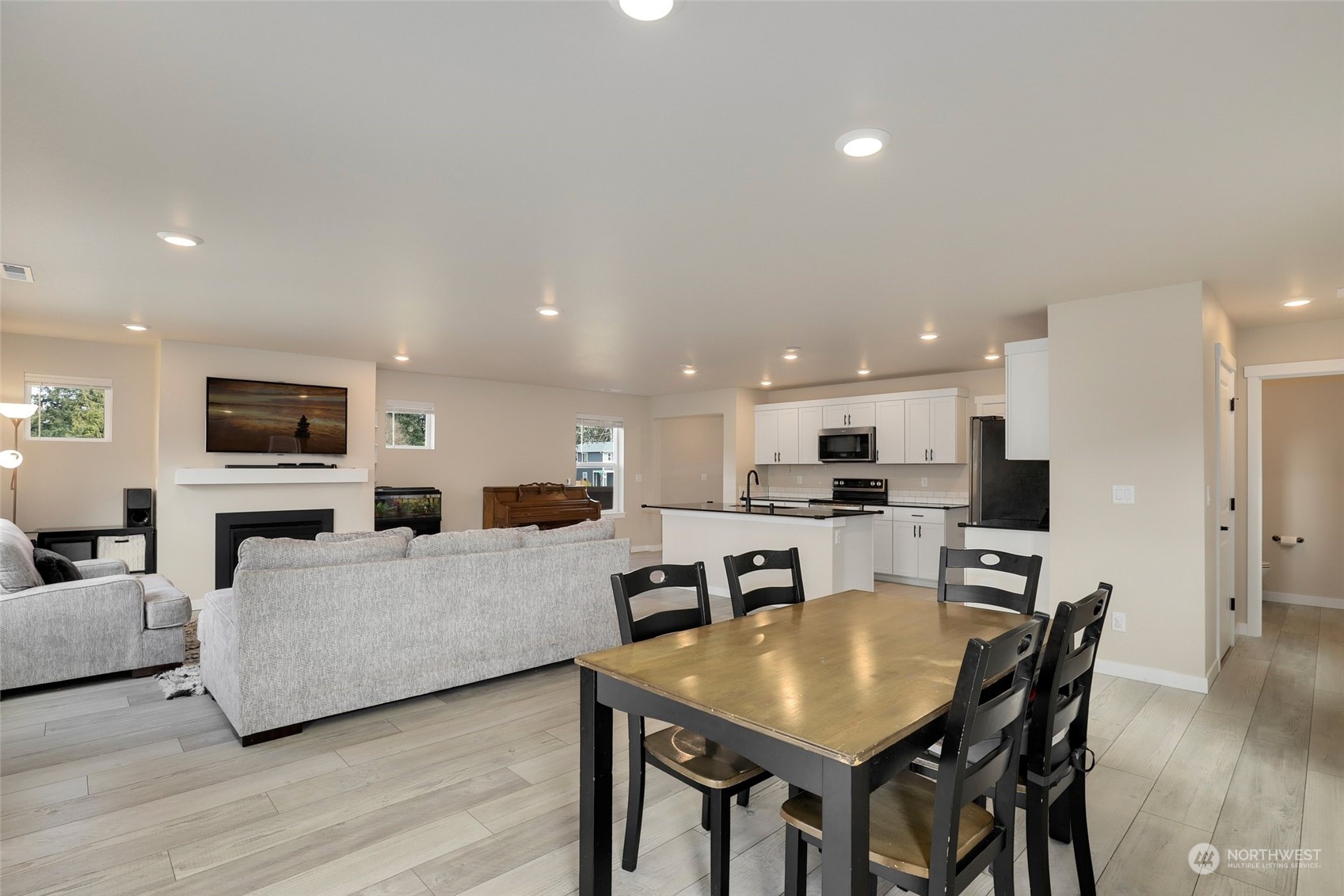 825 Vine Maple Street Property Photo 16