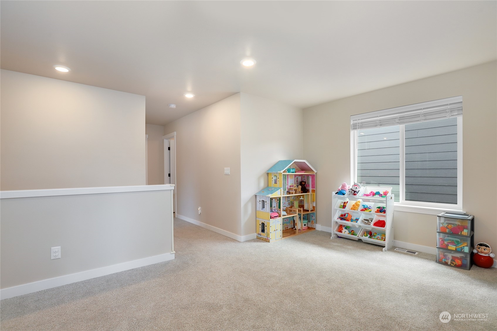 825 Vine Maple Street Property Photo 18