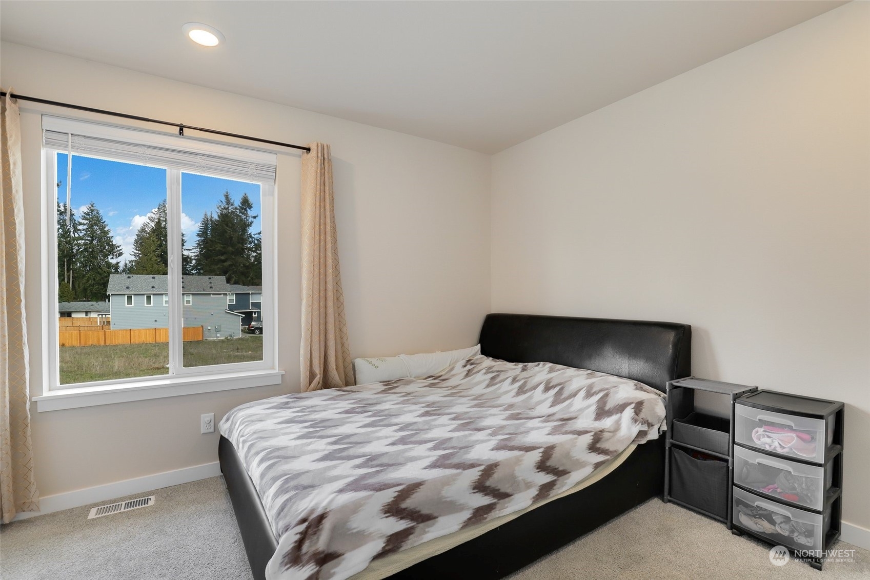 825 Vine Maple Street Property Photo 28