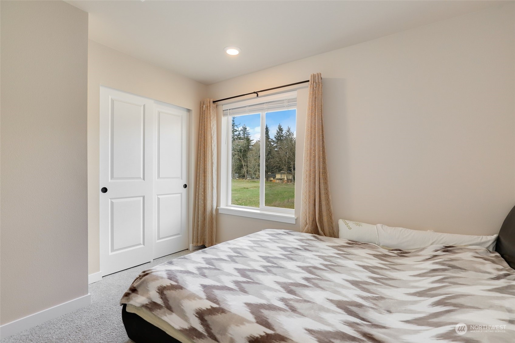 825 Vine Maple Street Property Photo 29